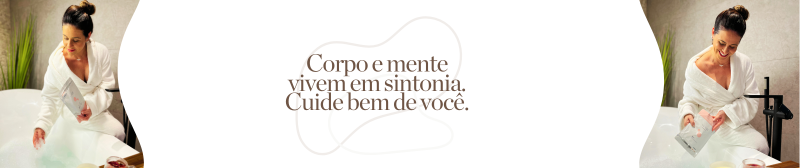 duas imagens de uma mulher branca com roupão branco sentada na borda da banheira de imersão branca. em ambas as imagens a mulher está colocando um produto na água para preparar o seu banho relaxante. no meio das duas imagens da mulher está a frase: "corpo e mente vivem em sintonia. cuide bem de você"